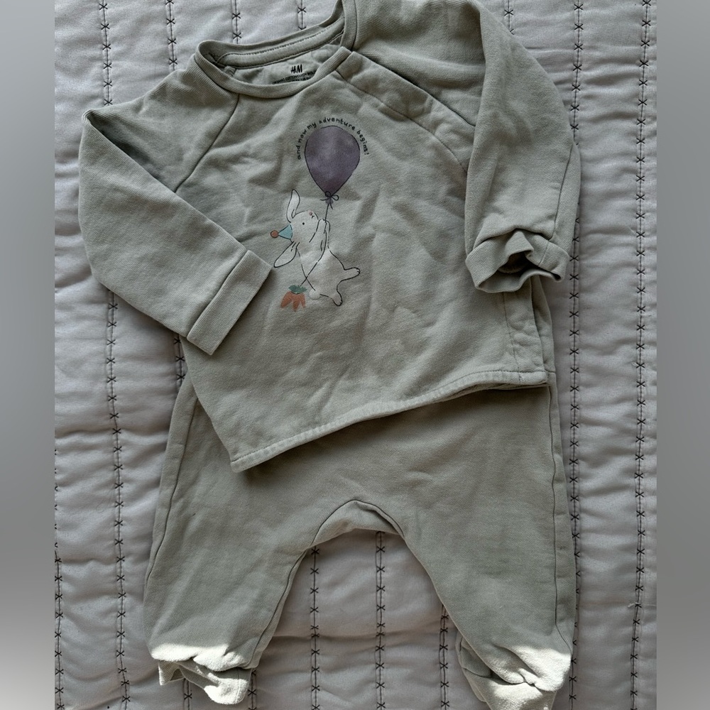 HM crewneck and pants set